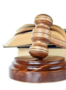 Illegales Filesharing verfolgt Fareds mitunter auch, indem sie Klage einreichen.