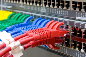 Im Internet kann eine Abmahnung durch IP-Speicherung ermöglicht werden.