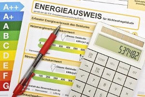 Unzureichende Angaben zum Energieausweis können einem Makler eine Abmahnung bescheren.