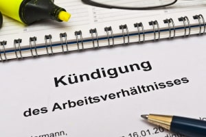 Fristlos kündigen: Ohne Abmahnung bedarf es schwerwiegender Gründe.